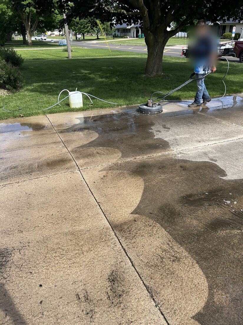 Driveway halfway done: cleaned concrete vs. dirty