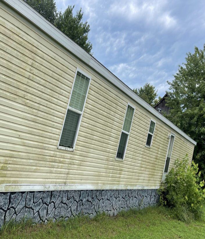 Manufactured home house wash, before